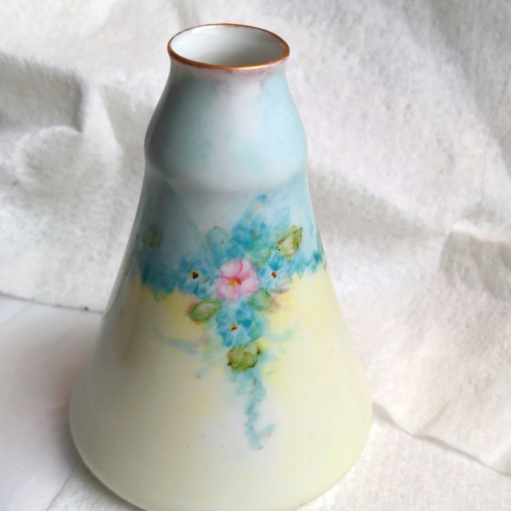 Antique porcelain bud vase, Excellent condition. 4 1/2". Handpainted, flowers,